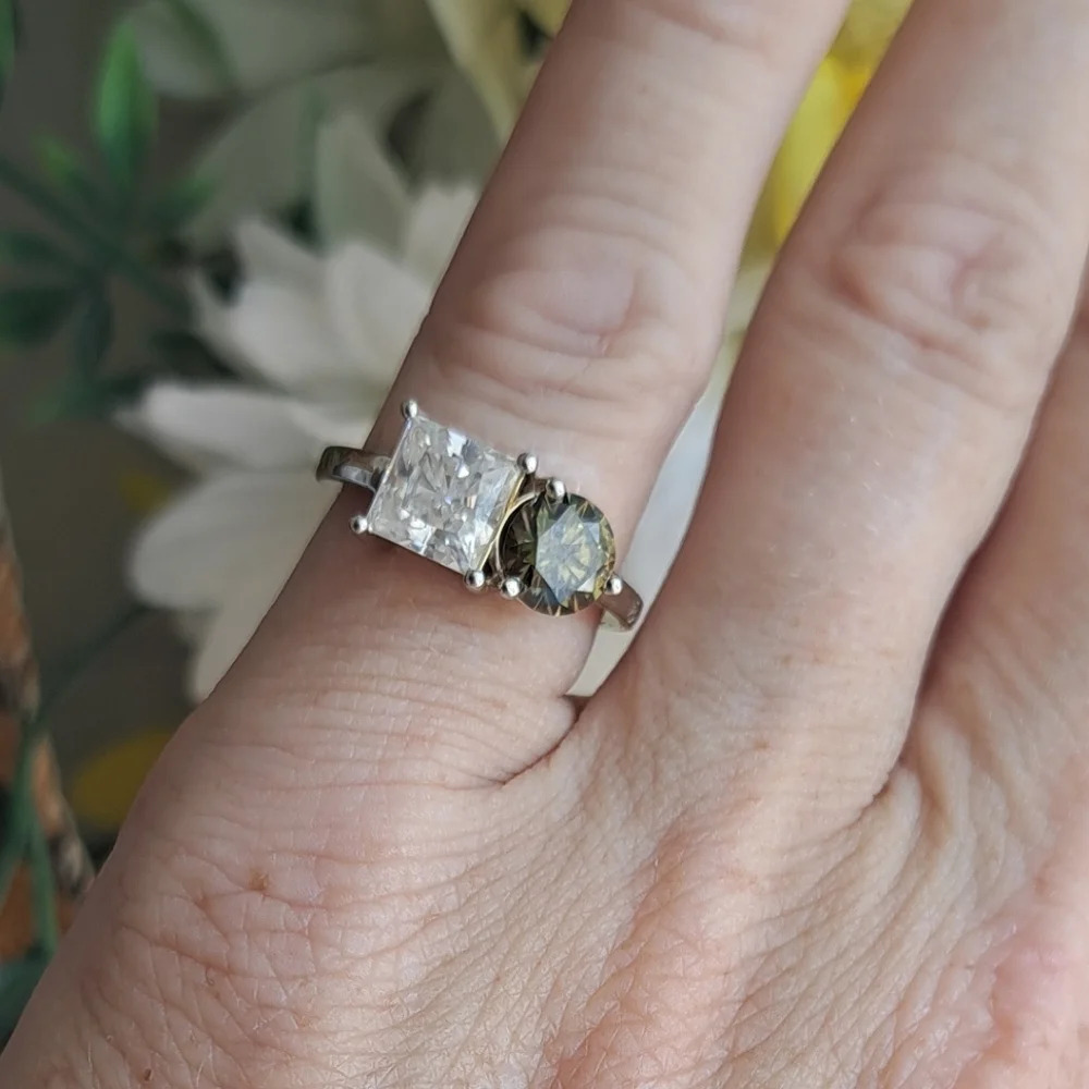 Genuine Moissanite White & Green Toi Et Moi Ring - Picture 2 of 6